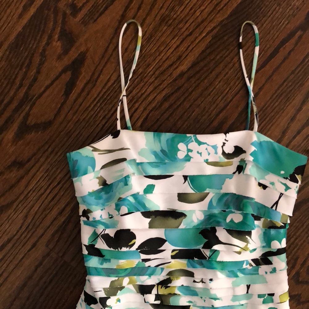 ๐3for$15๐ Fitted Ruffled Dress - Picture 3 of 5